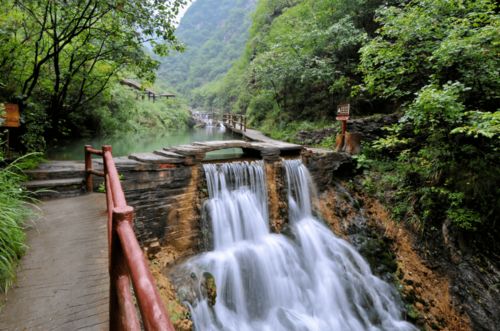旅游 避暑度假好去處,雙龍灣旅游度假區(qū)打響暑期假日旅游 第一槍